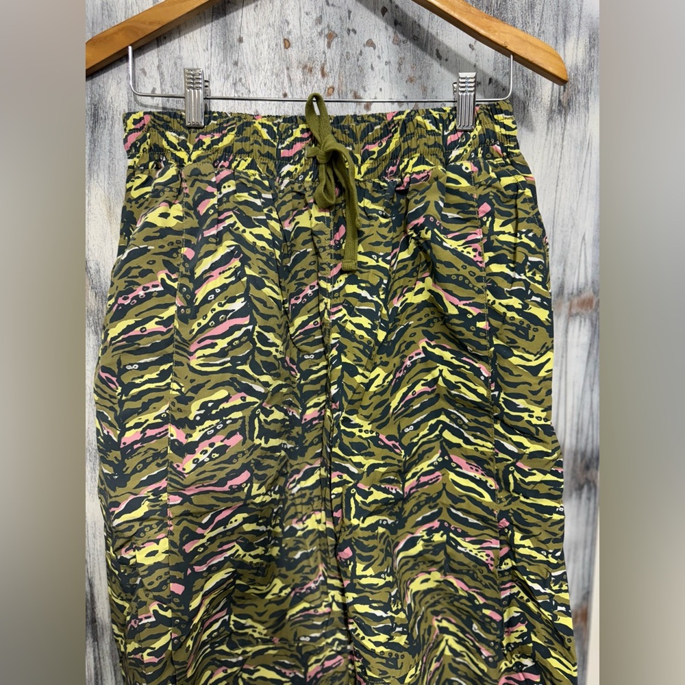 Free People Movement Zephyr Printed Pants Balloon Inspired Silhouette ~NWOT - Picture 3 of 12
